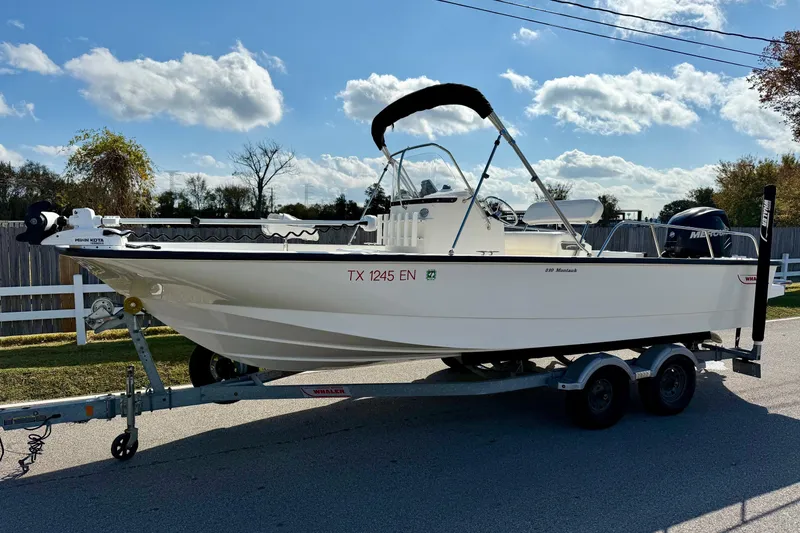 2017 Boston Whaler 210 Montauk
